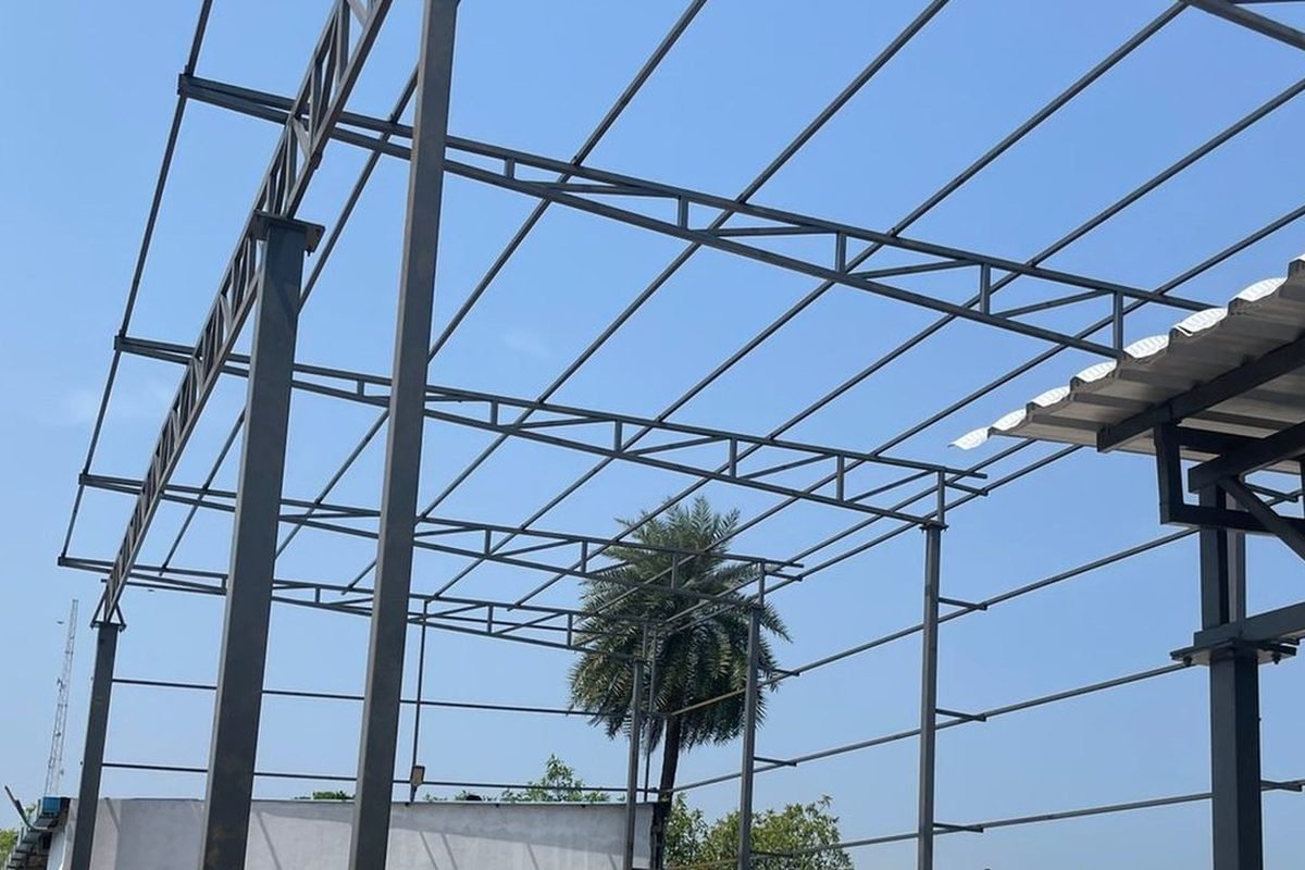 Multi-bay lattice truss framework erected over a production floor by LKS Industries