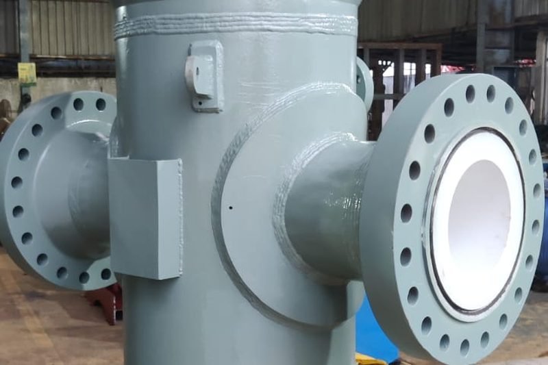 Flanged basket strainer suitable for marine and offshore seawater service